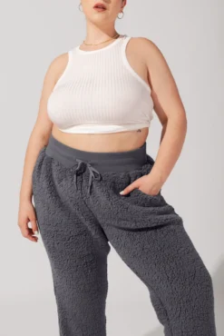 Blanket Pants In Faux Sherpa - Cool Grey -Popflex Store ArleneOutfit9 1205 Edit 8a611ee7 f1d1 4359 941b 4c38cc759e87