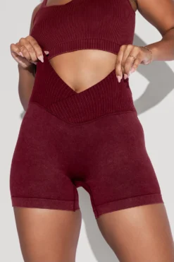 Crisscross Hourglass® Seamless Midi Shorts - Garnet -Popflex Store BeMySweetheartCropTop CCHGShorts Garnet 2619 Edit