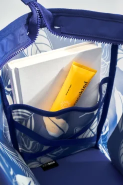 Big Beach Carryall Bag - Blue Palm -Popflex Store BeachBags00007 Edit c5b2cbf6 9b56 4186 b59a a143e54e96e5