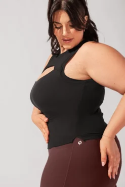 Peekaboo Crew Tank - Black -Popflex Store BrookeOutfit6 38514 Edit