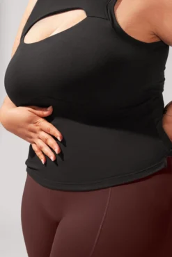 Peekaboo Crew Tank - Black -Popflex Store BrookeOutfit6 38521 Edit