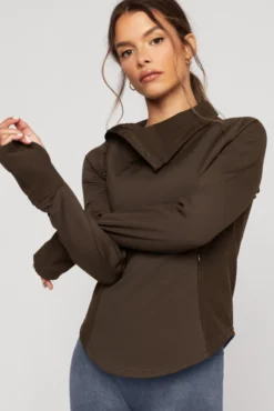 Chasing Pavements Mockneck Pullover - Dark Brown 19 Chasing Pavements Mockneck Pullover - Dark Brown -Popflex Store ChasingPavementsLongSleeveRunningTop Raincloud B1003 01859 Edit