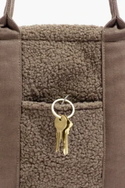 Small Sherpa Sloane Tote - Warm Ash -Popflex Store CopyofBF PF Sloane Sherpa Small Tote WarmAsh Back Pocket