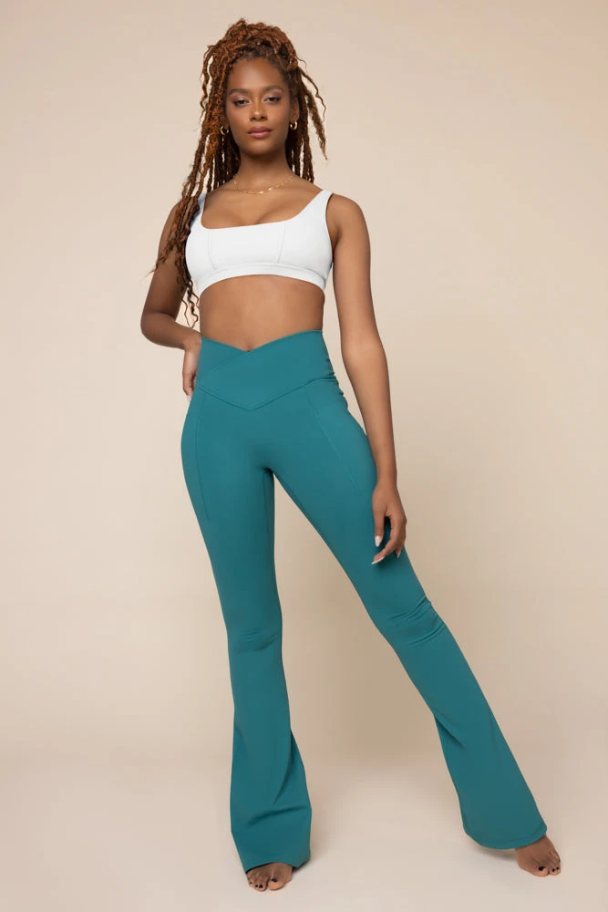 Crisscross Hourglass® Flared Leggings With Pockets - Emerald 8 Crisscross Hourglass® Flared Leggings With Pockets - Emerald - Image 8