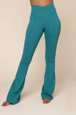 Crisscross Hourglass® Flared Leggings With Pockets - Emerald 12 Crisscross Hourglass® Flared Leggings With Pockets - Emerald -Popflex Store CorsetBra BlueIris 1021 CrisscrossHourglassFlare MermaidGreen C1030 02166 Edit