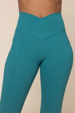 Crisscross Hourglass® Flared Leggings With Pockets - Emerald 10 Crisscross Hourglass® Flared Leggings With Pockets - Emerald -Popflex Store CorsetBra BlueIris 1021 CrisscrossHourglassFlare MermaidGreen C1030 02224 Edit