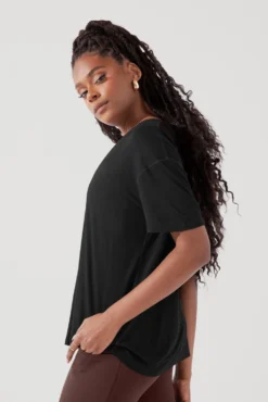 Daring Deep V Tee - Black 13 Daring Deep V Tee - Black -Popflex Store DaringDeepVTee Black B1025 0620 Edit