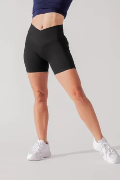 Crisscross Hourglass® Midi Short With Pockets - Black