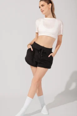 Faux Sherpa Short With Pockets - Black -Popflex Store KayleeOutfit8 0858 Edit c6083816 87ba 4e9e b970 b9e4c3197151