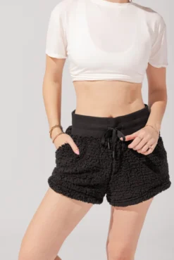 Faux Sherpa Short With Pockets - Black -Popflex Store KayleeOutfit8 0886 Edit 0a1049f5 db2c 471e b385 1536f56301b7