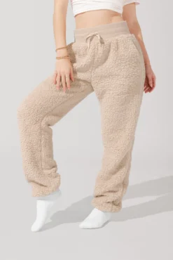 Blanket Pants In Faux Sherpa - Taupe -Popflex Store KayleeOutfit9 1080 Edit