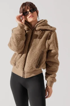 The Kinsley Bomber Jacket In Faux Sherpa - Teddy Bear Brown -Popflex Store KinsleyBomberJacket TeddyBearBrown 5020 0029 Edit