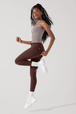 Peekaboo Crew Tank - Smoky Taupe -Popflex Store PeekabooCrewTank SmokyTaupe B1024 0466 Edit