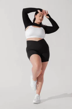 Relevé Ribbed Shrug - Black -Popflex Store ReleveRibbedShrug Black 2026 2142 Edit 1