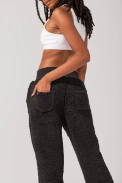 Blanket Pants In Faux Sherpa - Black -Popflex Store SamaraOutfit7 0775 Edit