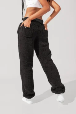 Blanket Pants In Faux Sherpa - Black -Popflex Store SamaraOutfit7 0817 Edit