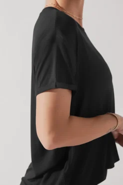 The Perfect Tee - Black -Popflex Store ThePerfectTee Black 2008 0335 Edit