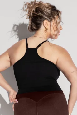 What's The Scoop Seamless Crop Tank - Black -Popflex Store What stheScoopTank Black CCHGShorts FrenchRoast 1941 Edit