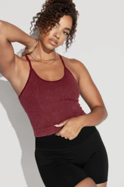 What's The Scoop Seamless Crop Tank - Garnet -Popflex Store What stheScoopTank Garnet SSShorts Black 0931 Edit